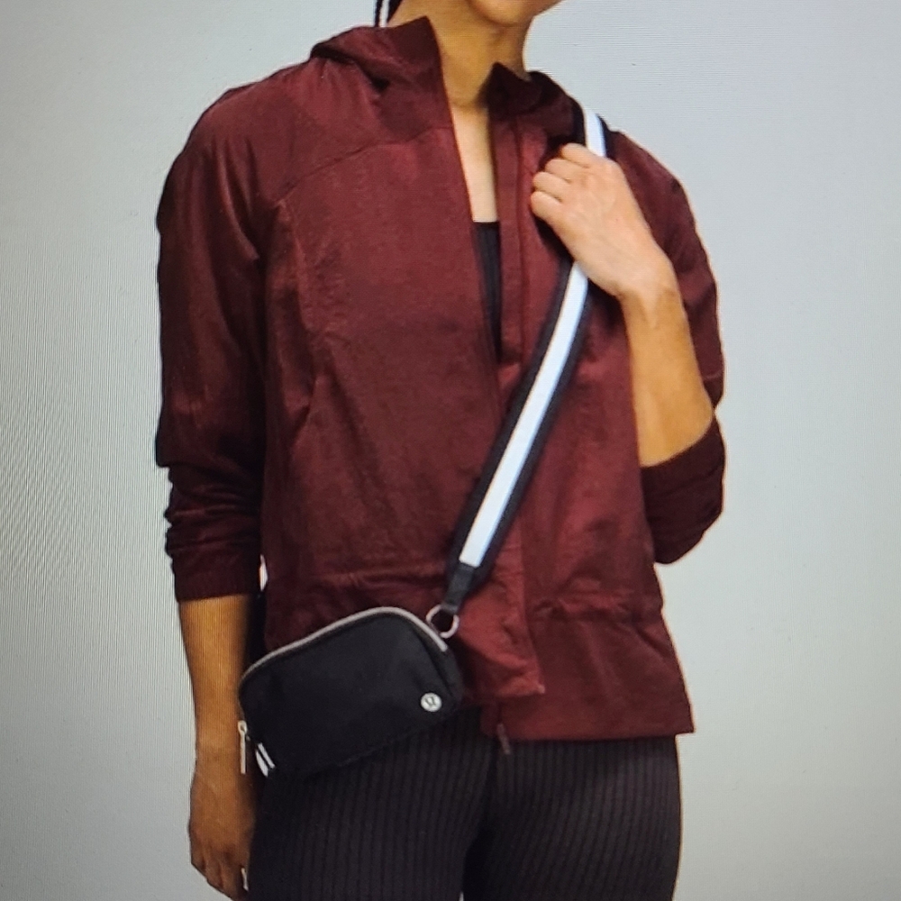 Lululemon Everywhere Crossbody Bag in Black